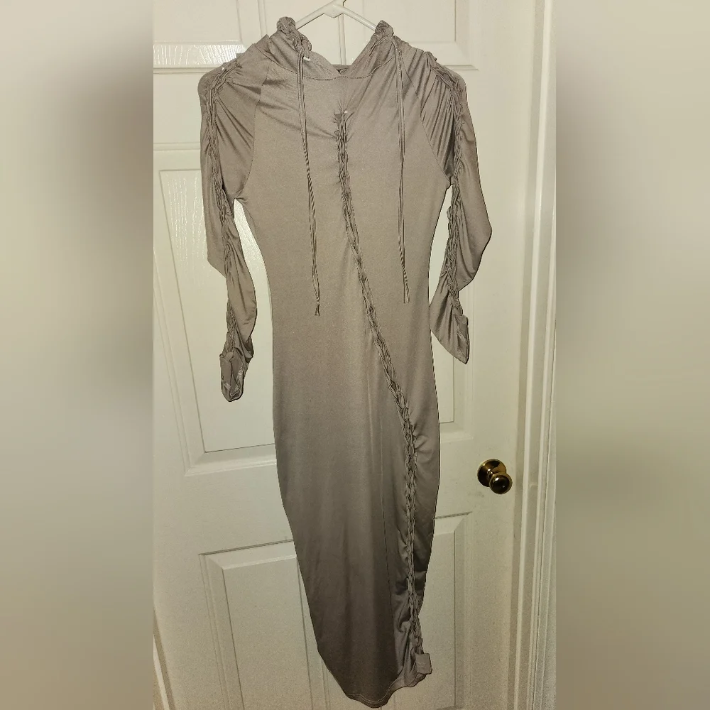 FASHION NOVA DRESS !! - Picture 2 of 5
